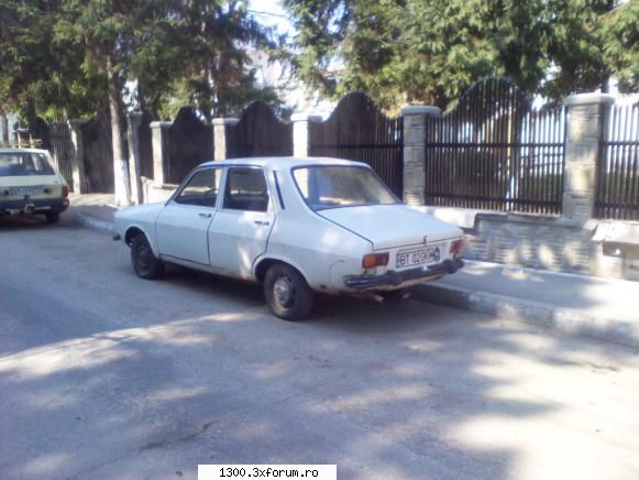 Dacii 1300 intalnite de noi prin orasele tarii. - In fata unei biserici, dupa blocurile gri - Diverse auto