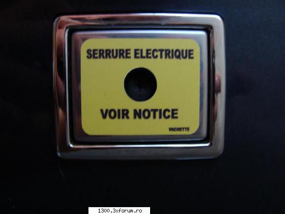 Renault 25 Turbo-DX 1990 - Pasiunea mea - - si cel de pe butonul de deschidere a haionului - "Vechitura" mea