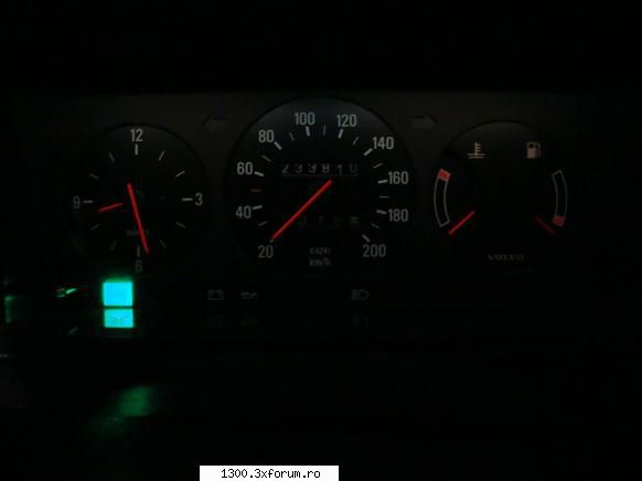Volvo 240 DL 1986 - si bordul iluminat noaptea ;) - "Vechitura" mea