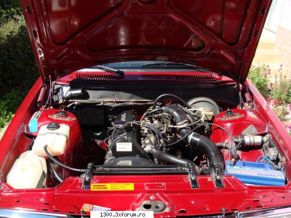 Volvo 240 DL 1986 - compartimentul motor dupa curatare - "Vechitura" mea