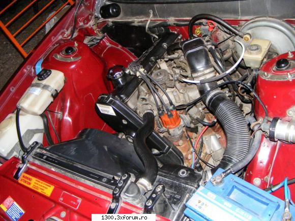 Volvo 240 DL 1986 - compartimentul motor - "Vechitura" mea