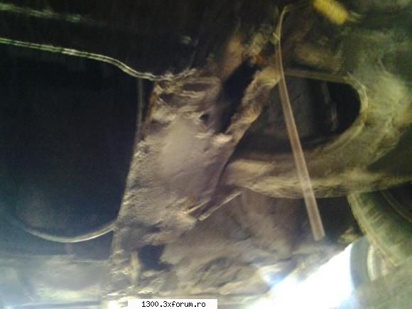 dacia 1300 din 1974 si 1976 - din pacate lonjeronu de pe stanga ii prafff :(((( - Masina mea Dacia 1300